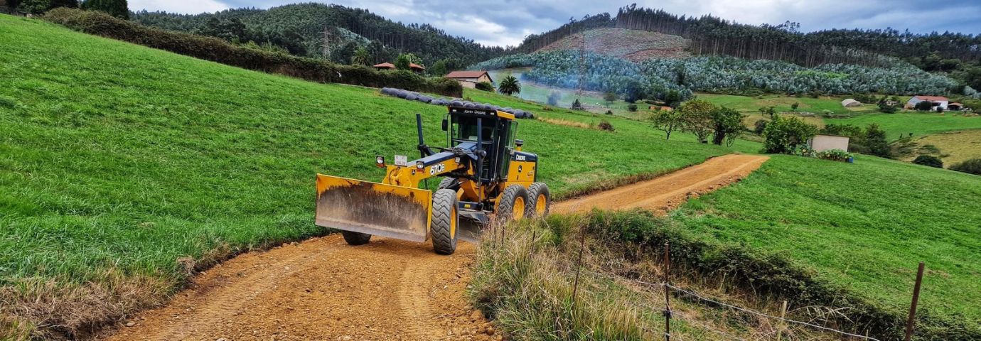 construccion de caminos con motoniveladora en asturias